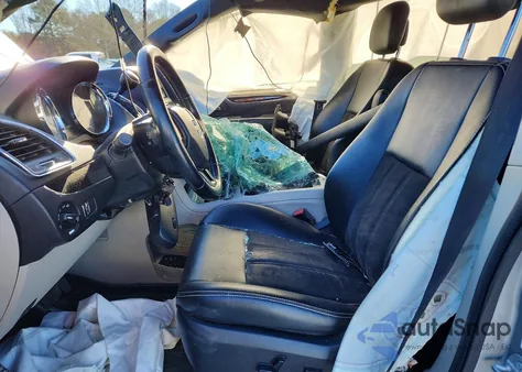 2020 Dodge Grand Caravan Sxt z USA, uszkodzony, nr VIN 2C4RDGCG2LR153387